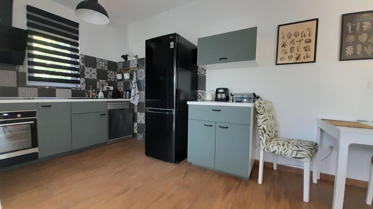 Pinezići Apartments & Room Danijel מראה חיצוני תמונה
