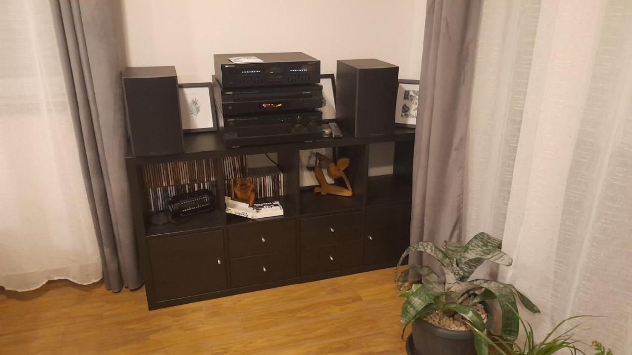 Pinezići Apartments & Room Danijel מראה חיצוני תמונה