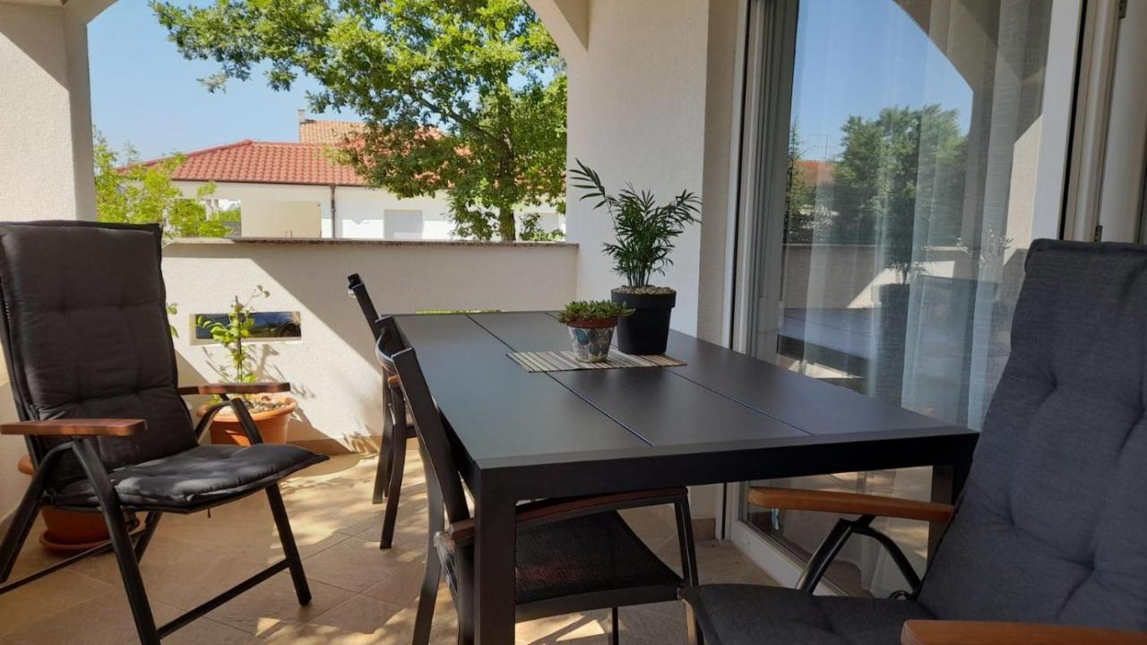 Pinezići Apartments & Room Danijel מראה חיצוני תמונה