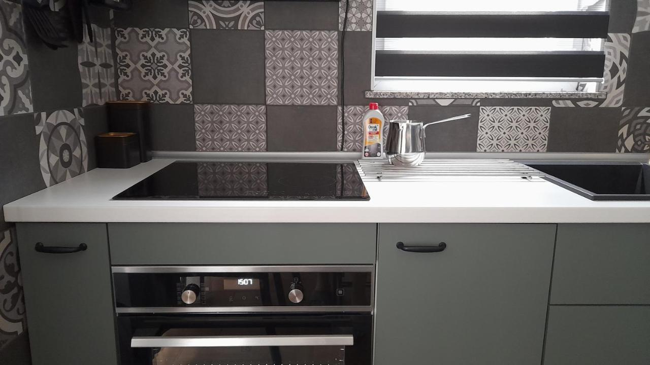 Pinezići Apartments & Room Danijel מראה חיצוני תמונה