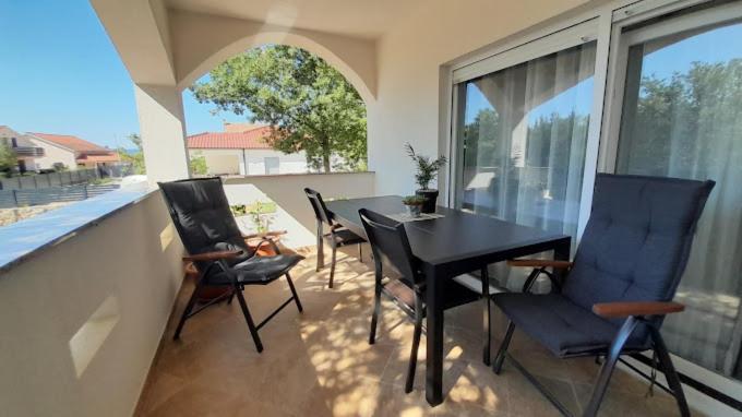 Pinezići Apartments & Room Danijel מראה חיצוני תמונה