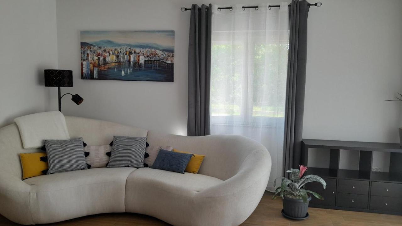 Pinezići Apartments & Room Danijel מראה חיצוני תמונה