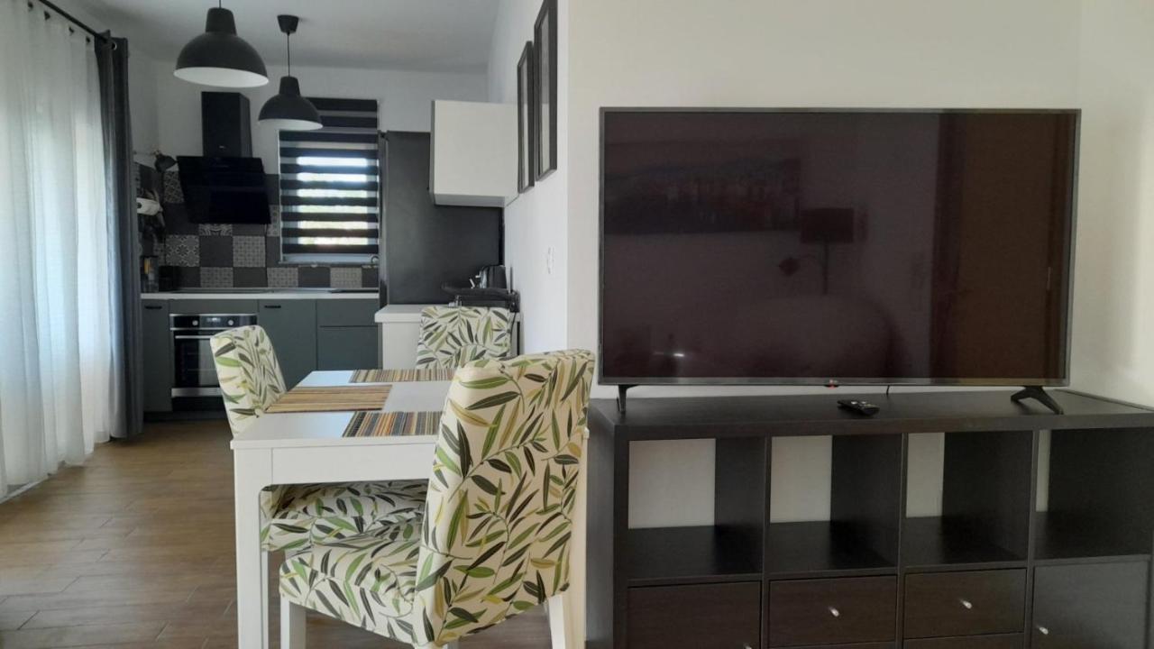 Pinezići Apartments & Room Danijel מראה חיצוני תמונה