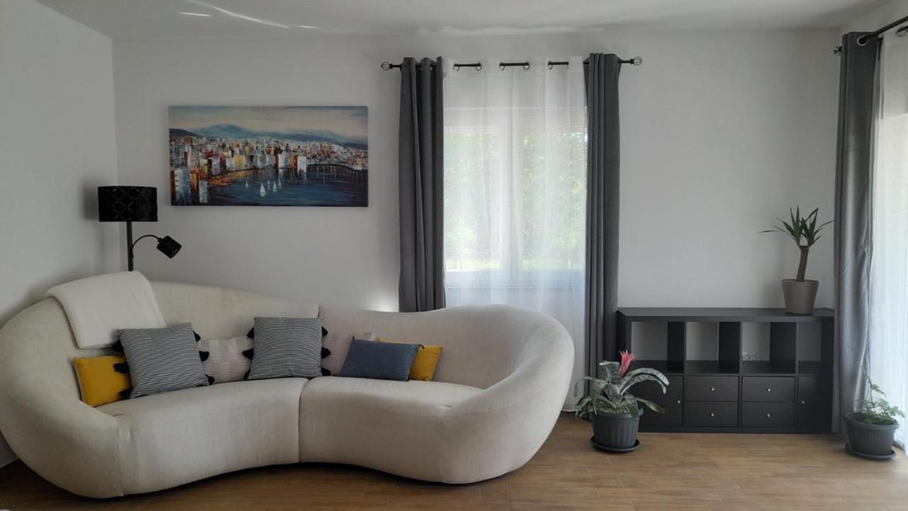 Pinezići Apartments & Room Danijel מראה חיצוני תמונה