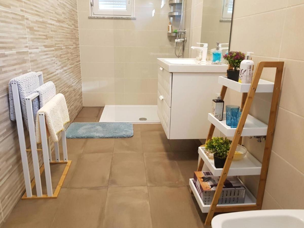 Pinezići Apartments & Room Danijel מראה חיצוני תמונה