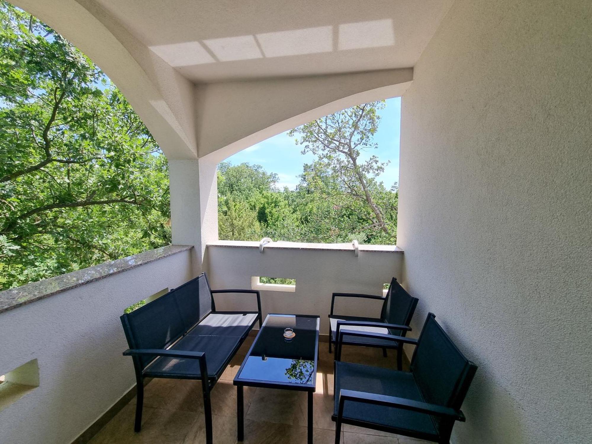 Pinezići Apartments & Room Danijel מראה חיצוני תמונה