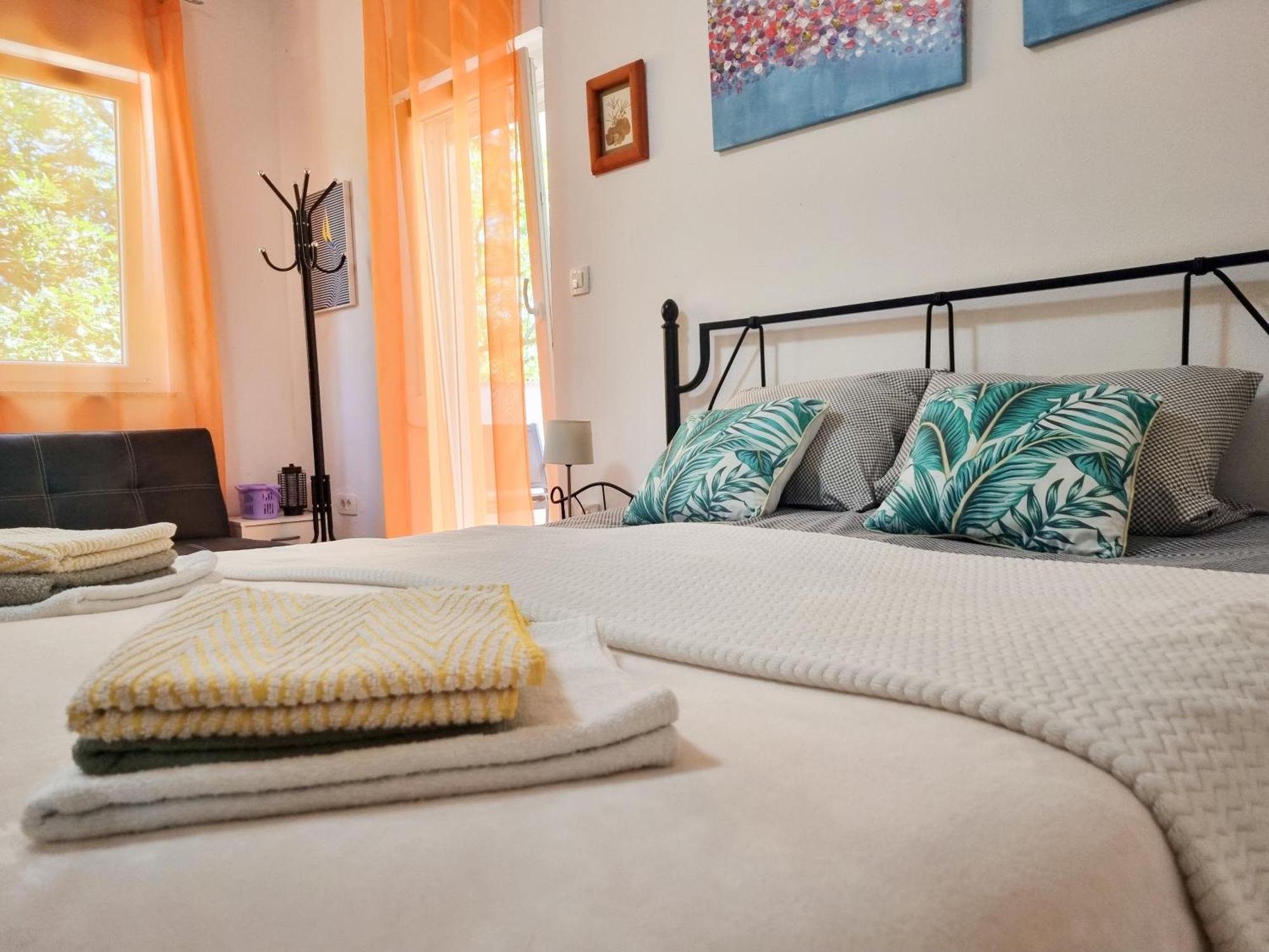Pinezići Apartments & Room Danijel מראה חיצוני תמונה
