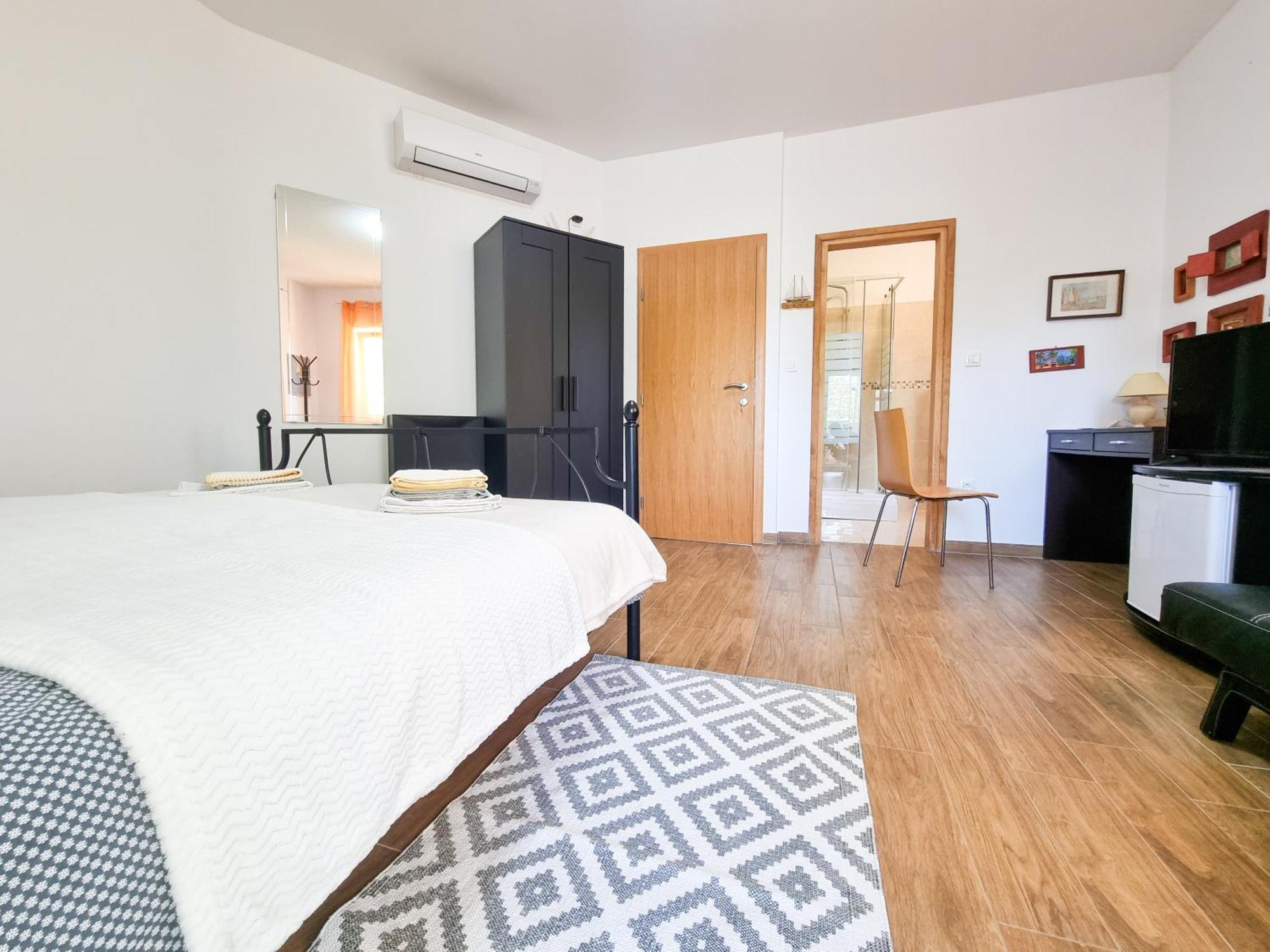 Pinezići Apartments & Room Danijel מראה חיצוני תמונה
